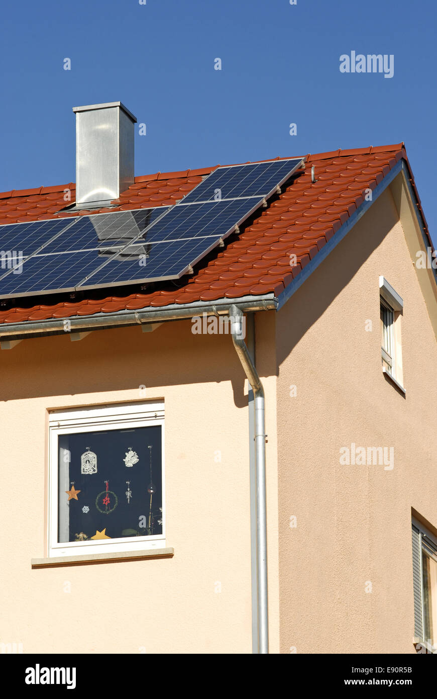 Neubau mit solar-Energie Stockfoto