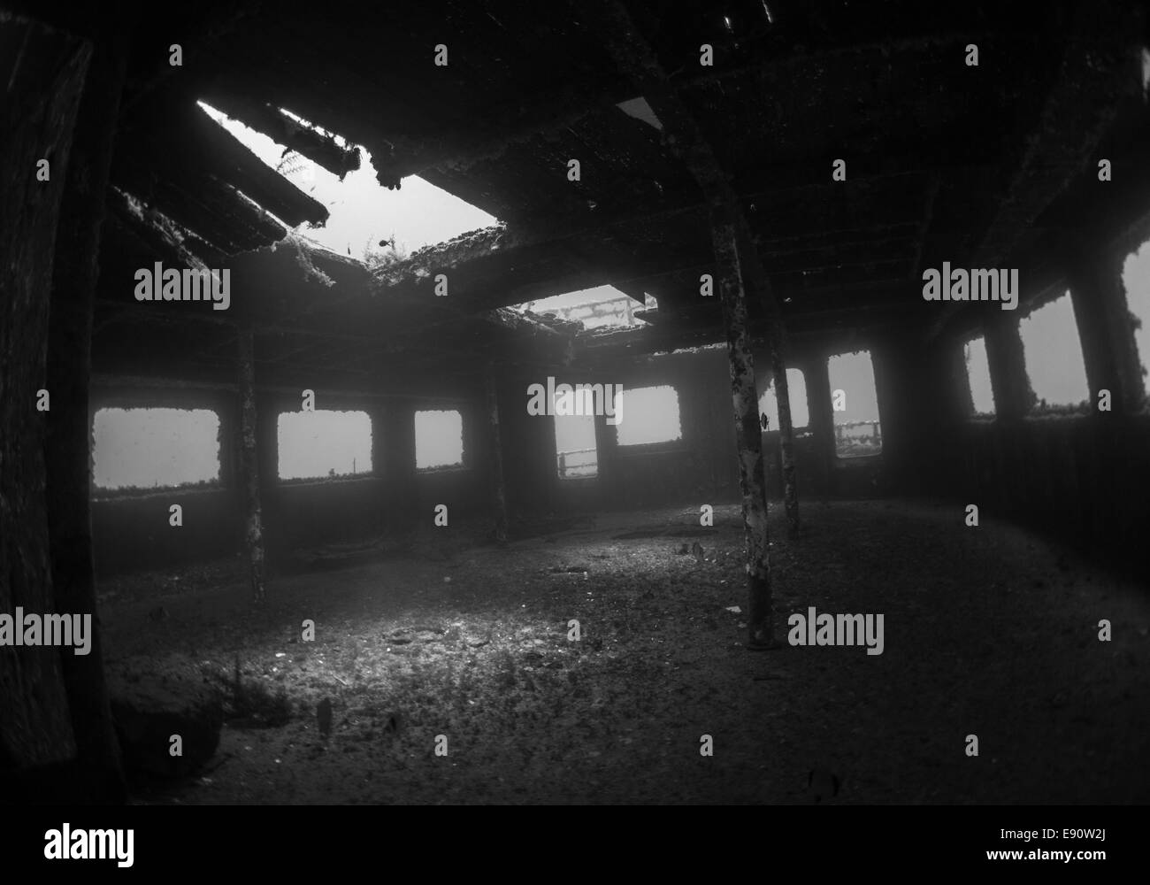 Im Inneren der MV Karwela Wrack in Gozo, Malta, Mittelmeer. Stockfoto