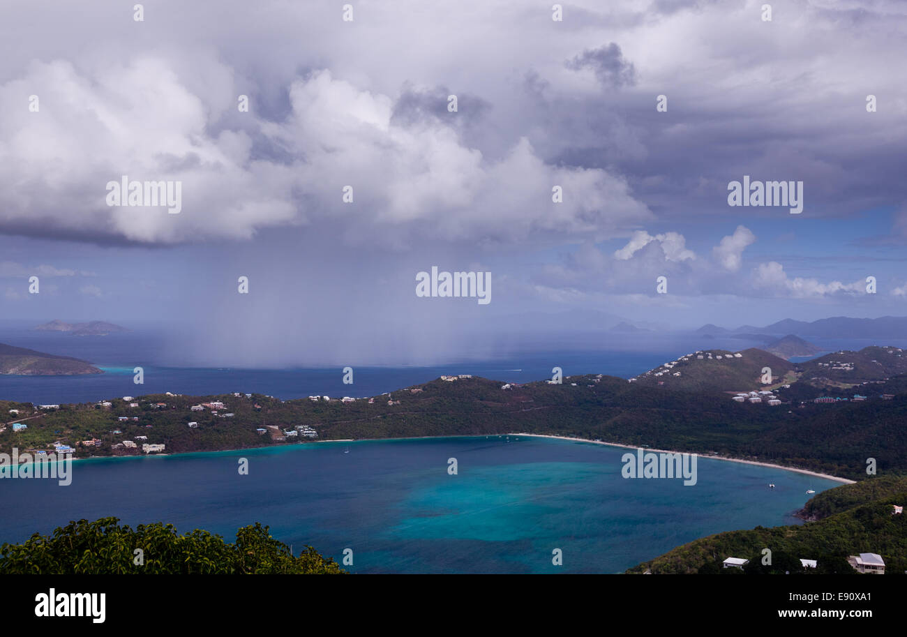 Sturm über Magens Bay auf St. Thomas USVI Stockfoto