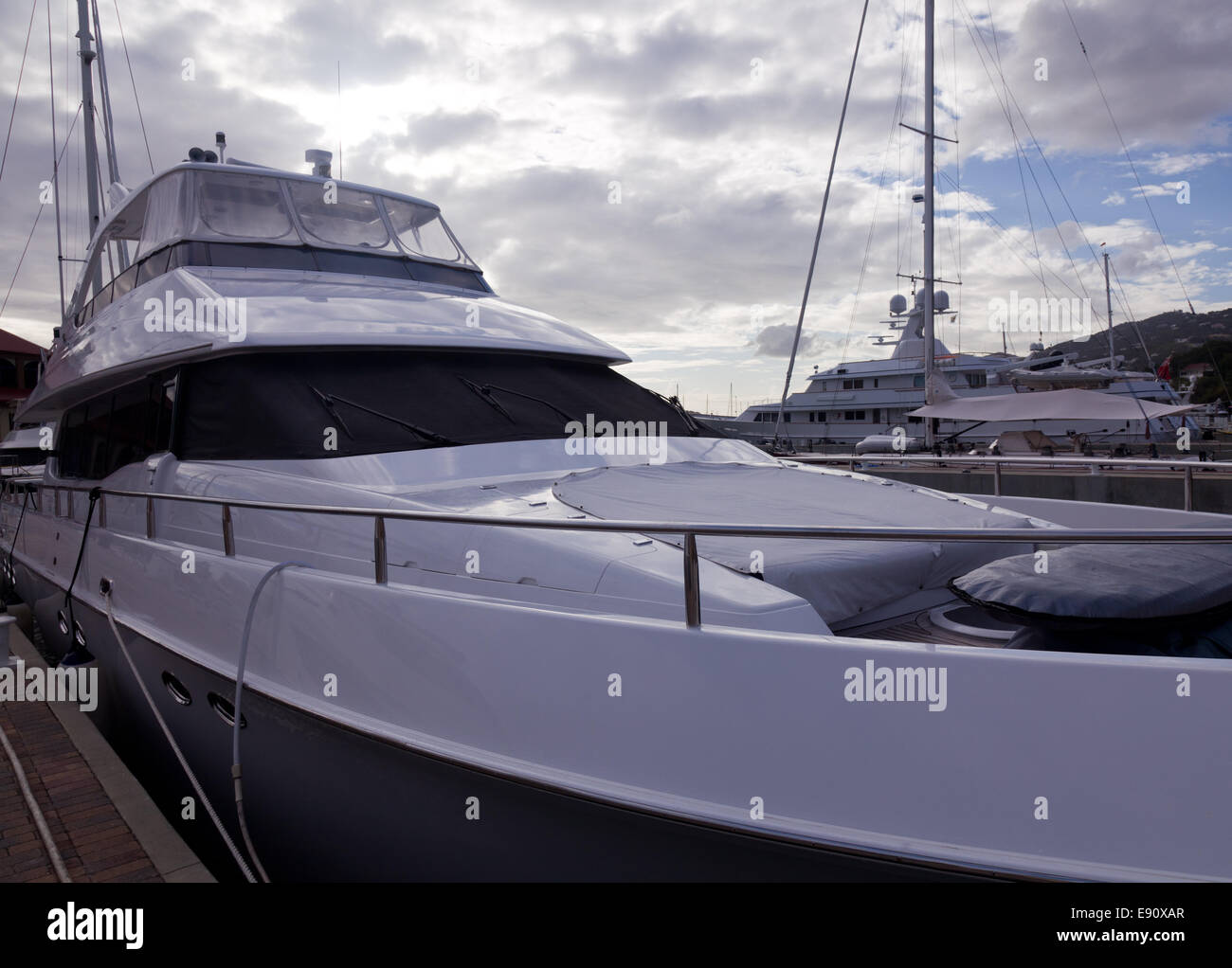 Große Boote im Hafen Stockfoto