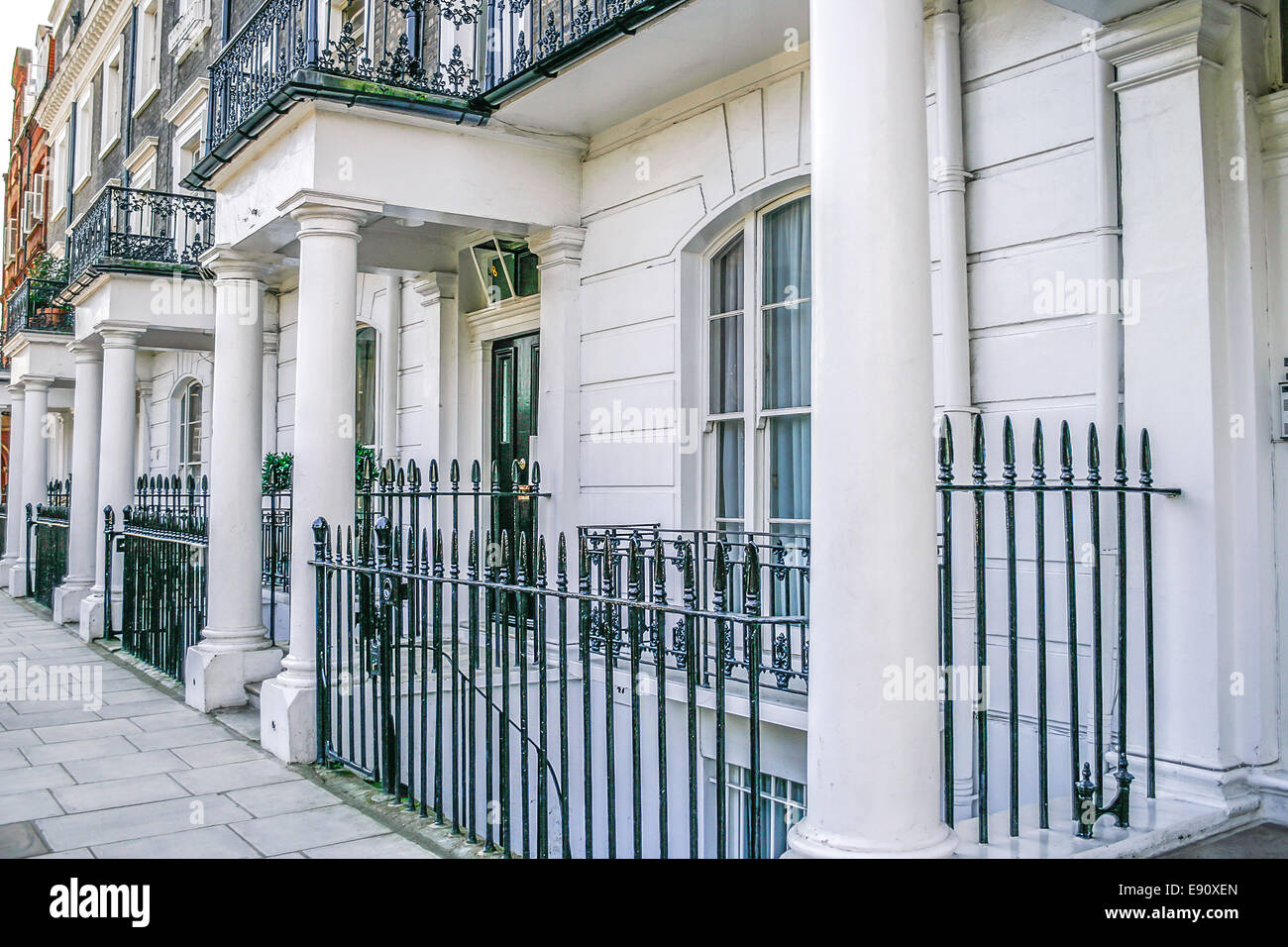 Schöne Edwardian Reihenhäuser in London Stockfoto