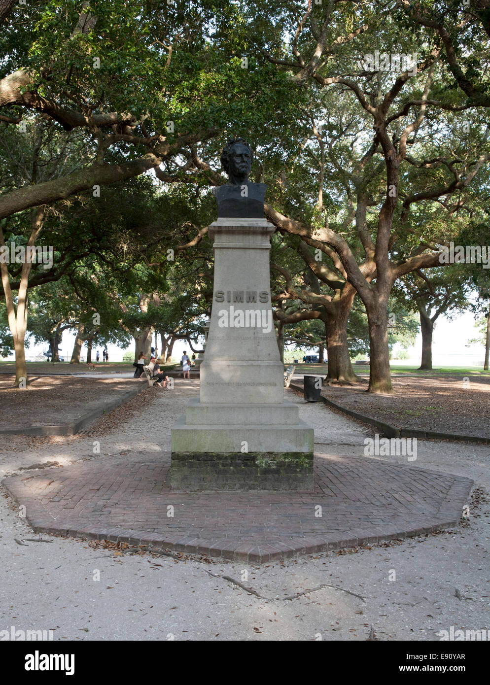 Bronze-Büste von William Gilmore Simms von John Quincy Adams Ward, in White Point Gardens, Charleston, South Carolina. Stockfoto