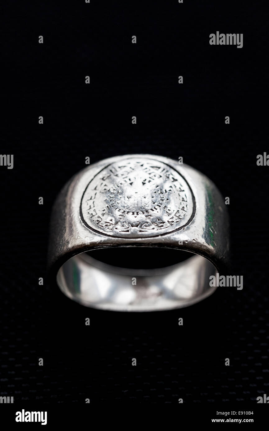 Alte Silber Ring graviert Stockfoto