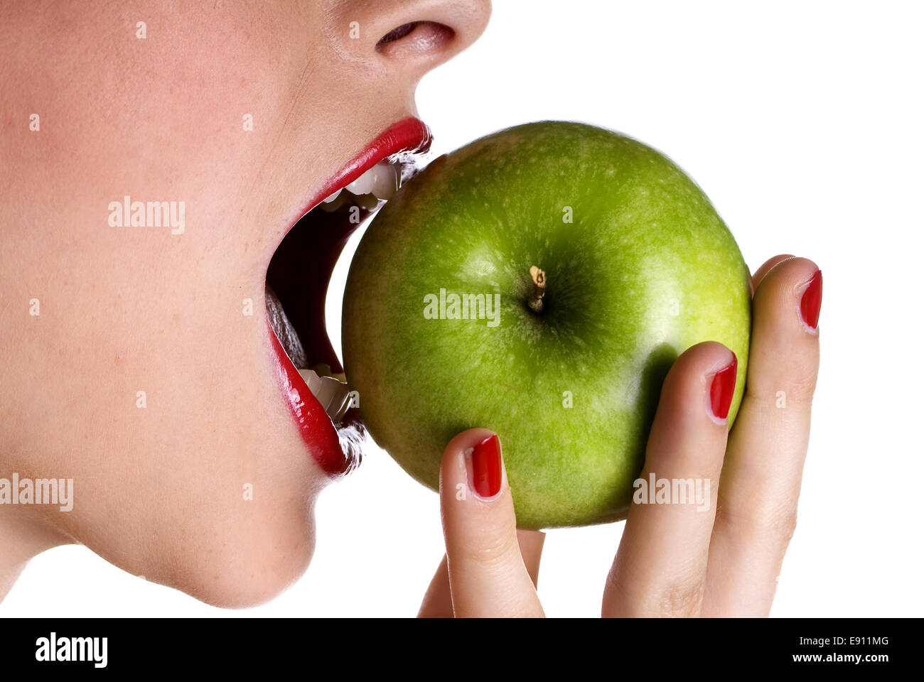 Frau zu essen Apfel Stockfoto