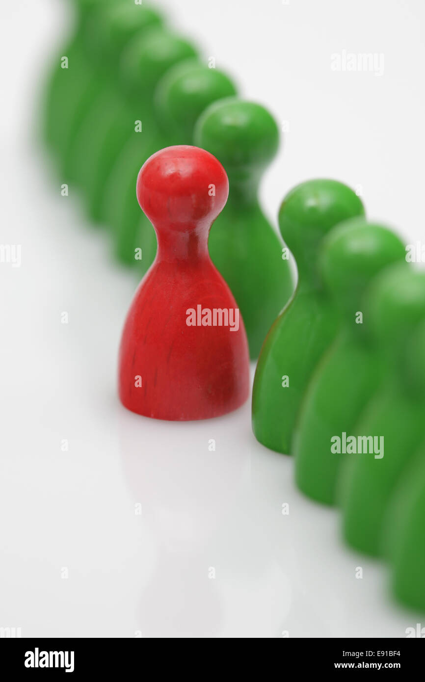 Brettspiel-Stücke - Symbol für mobbing Stockfoto