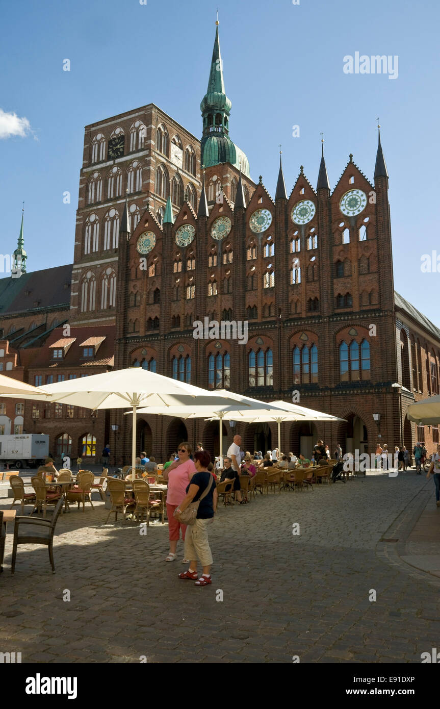 Rathaus & Nikolaikirche in Stralsund, Mecklenburg-Western Pomerania, Deutschland. Stockfoto