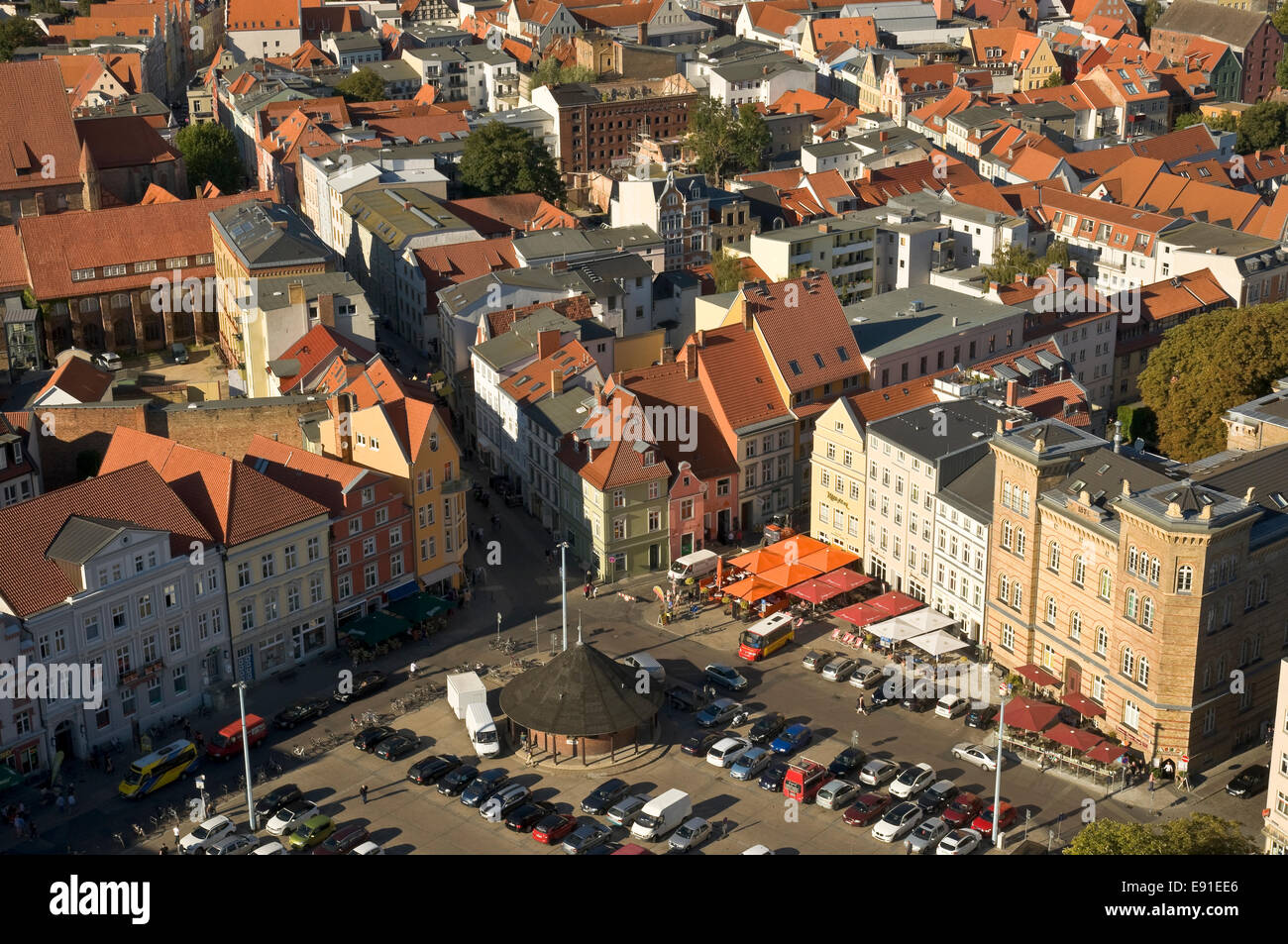 Blick auf Stralsund Altstadt von St. Marys Church, Mecklenburg Western Pomerania, Deutschland. Stockfoto