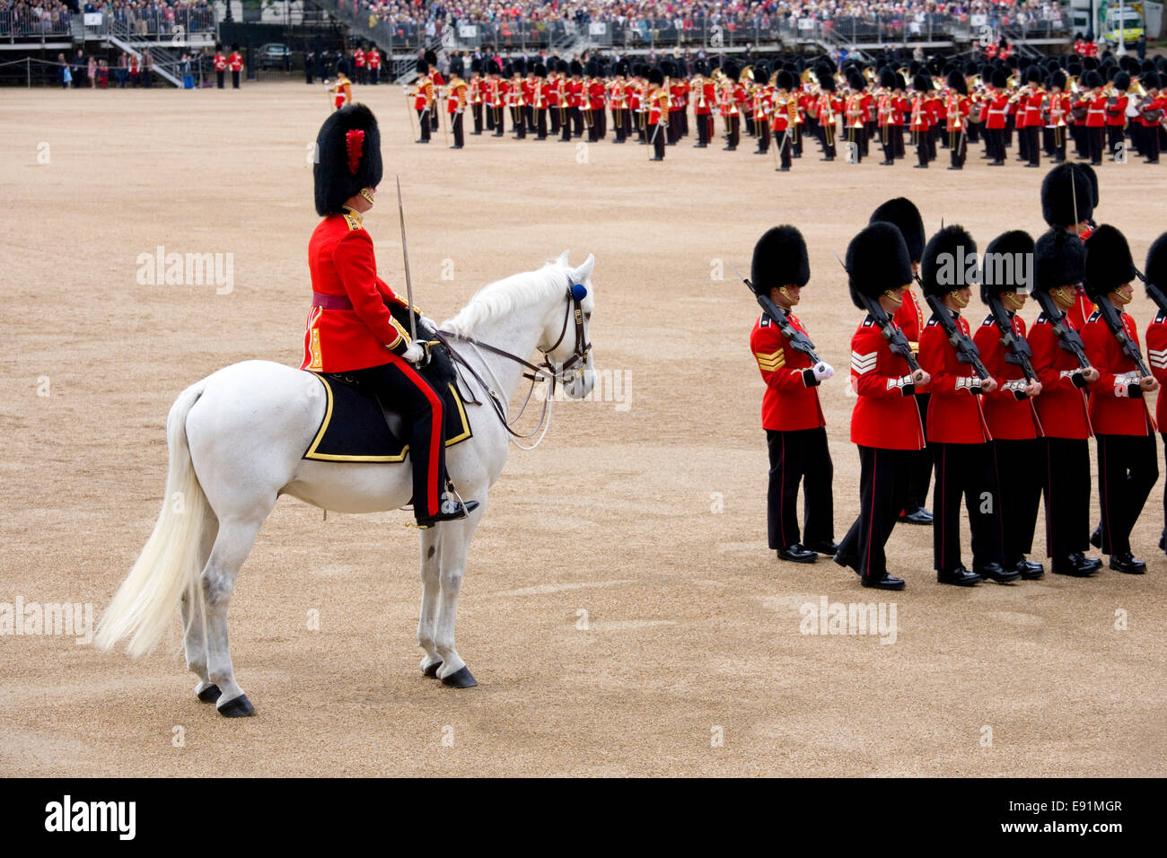 London, Greater London, England. Adjutant und Truppen der Division Haushalt auf der Parade bei der Oberst Review Zeremonie. Stockfoto