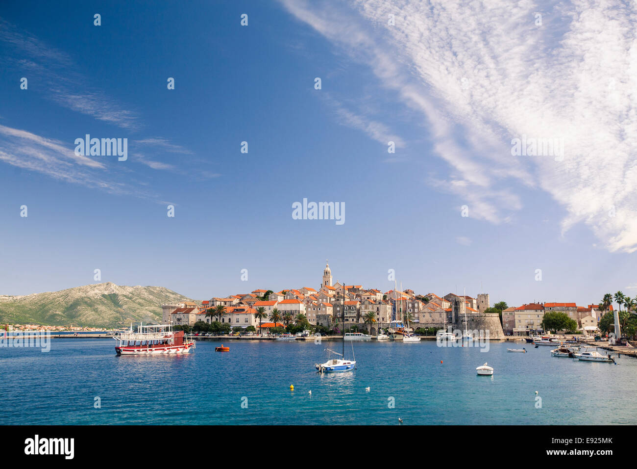 Blick vom Meer auf die Stadt Korcula, Kroatien Stockfoto