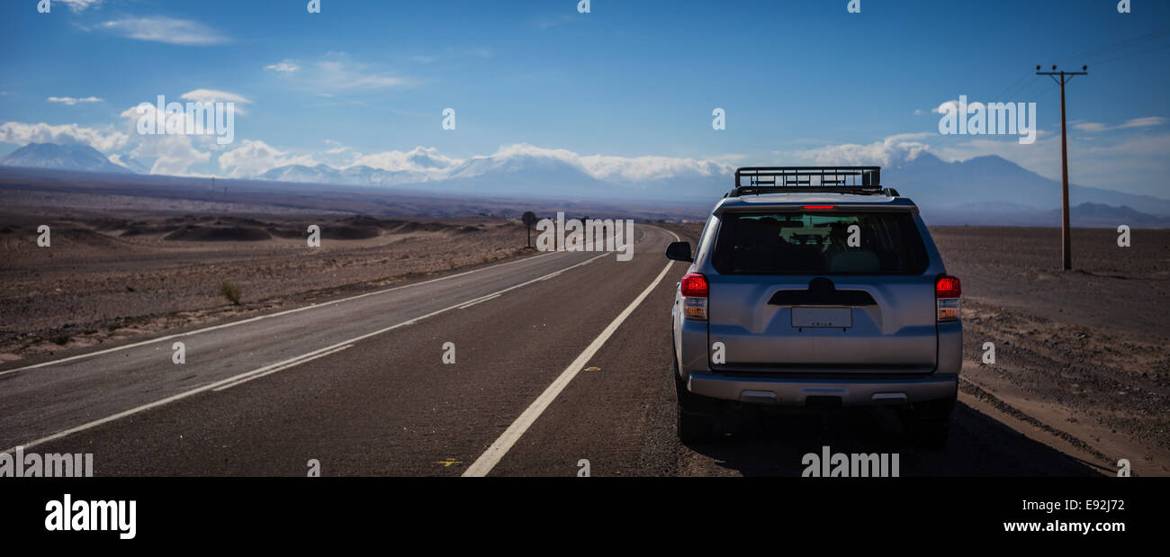 Allradantrieb auf Atacama Desert Highway, Chile, Südamerika. Stockfoto