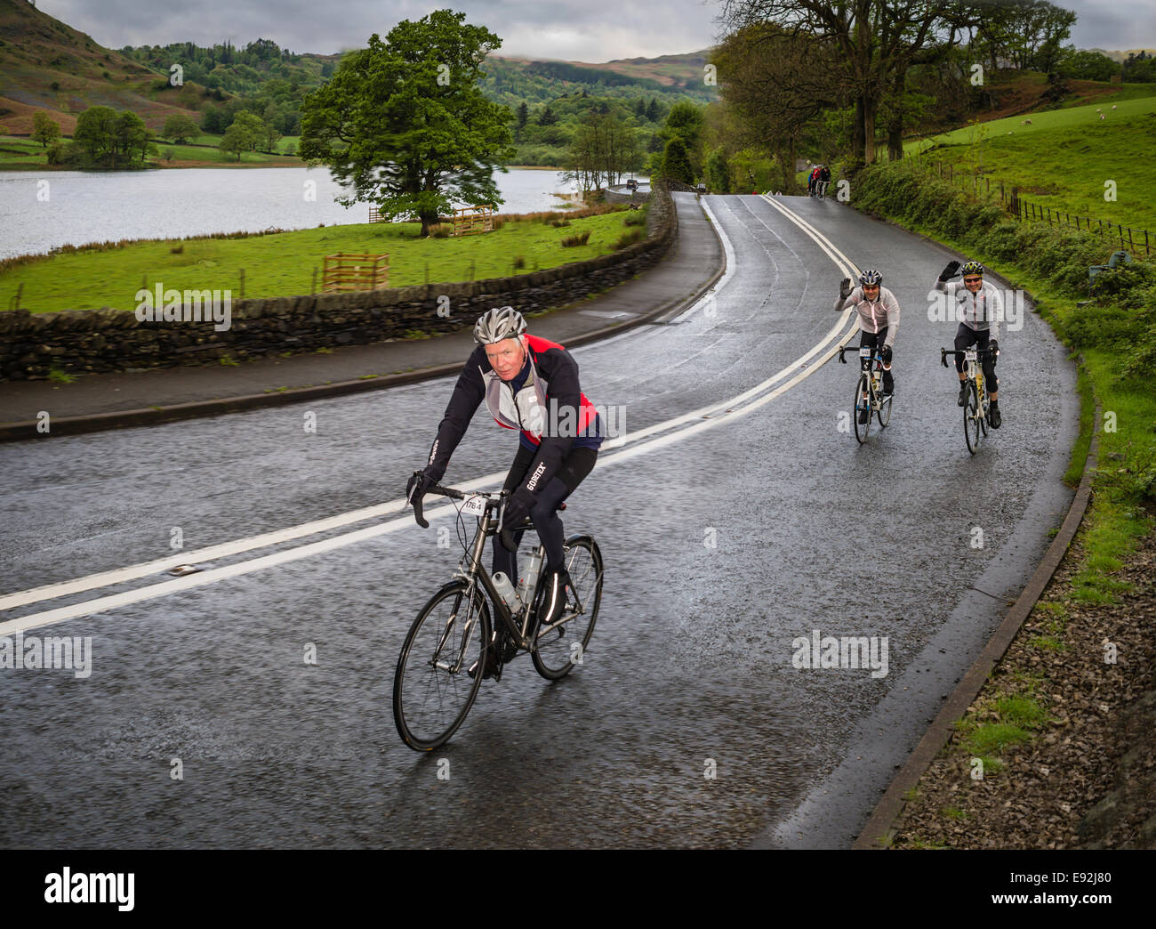 Fahrer in die Fred Whitton Cycling Challenge, Rydal Wasser, englischen Lake District, Großbritannien. Stockfoto