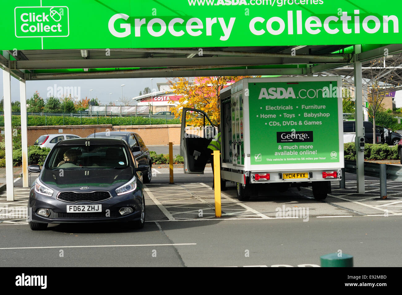 ASDA Supermarkt "Click and Collect" Grocery Punkt. Mansfield