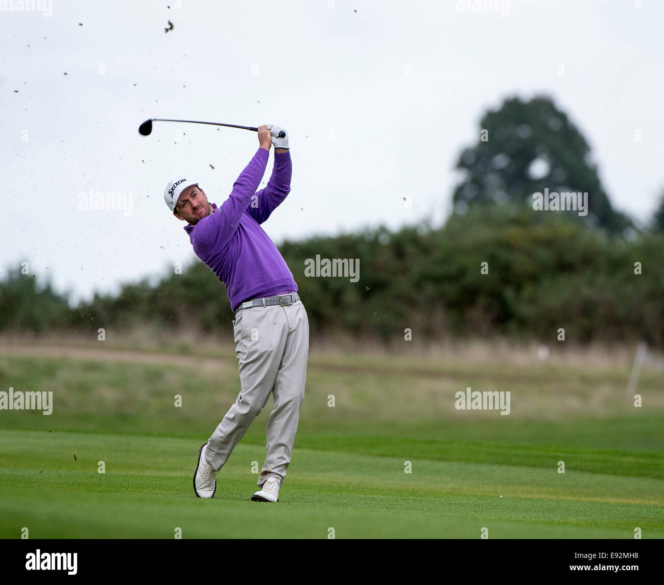 Der London Golfclub, Asche, UK. 17. Oktober 2014. Die Volvo World Match Play Golf Championship. Tag3-Gruppenphase übereinstimmt. Graeme McDowell (NIR) zweiten Schuss auf das 18. Loch. Bildnachweis: Aktion Plus Sport/Alamy Live-Nachrichten Stockfoto