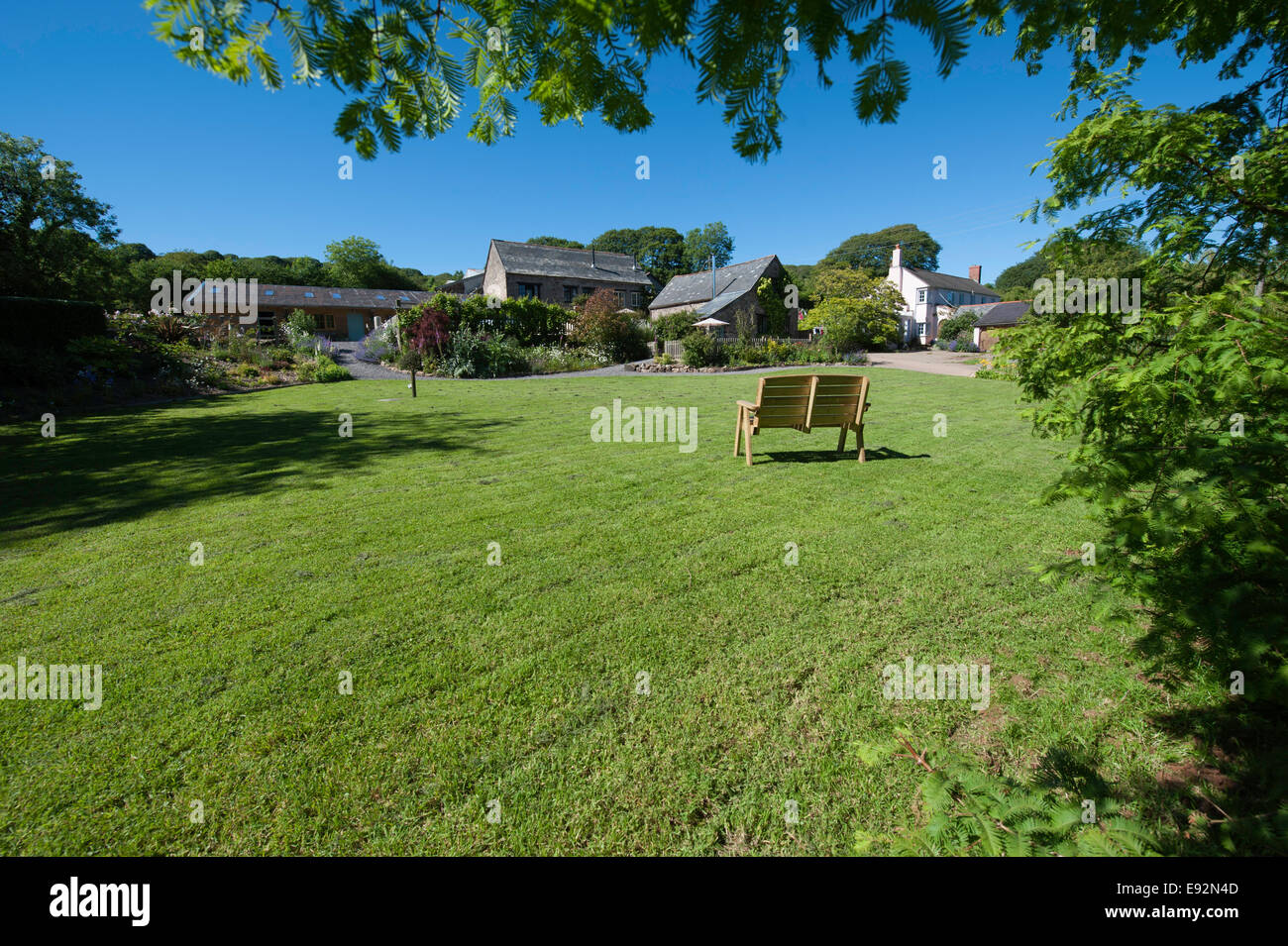 Englischen Rasen mit Haus Stockfoto