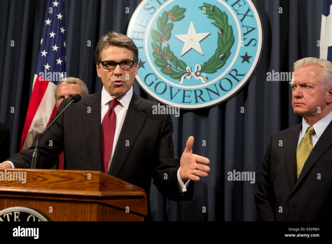Texas-Gouverneur Rick Perry während der Pressekonferenz bei der Vorbereitung der Ebola-Texas in Austin, Texas am 17. Oktober Stockfoto