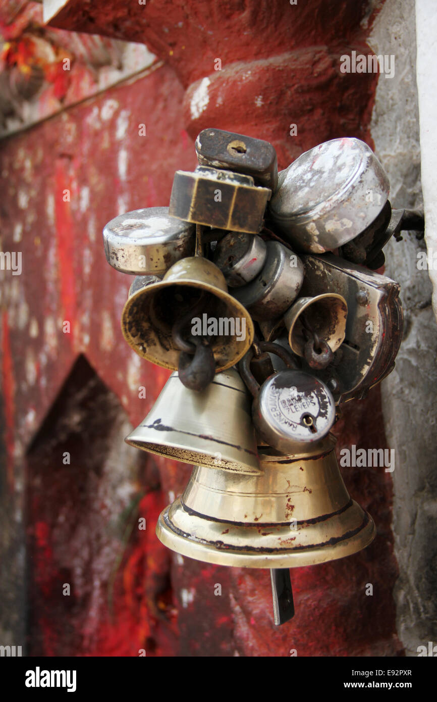 Glocken und Schlösser Bodhnath Stupa in Kathmandu, Nepal Stockfoto