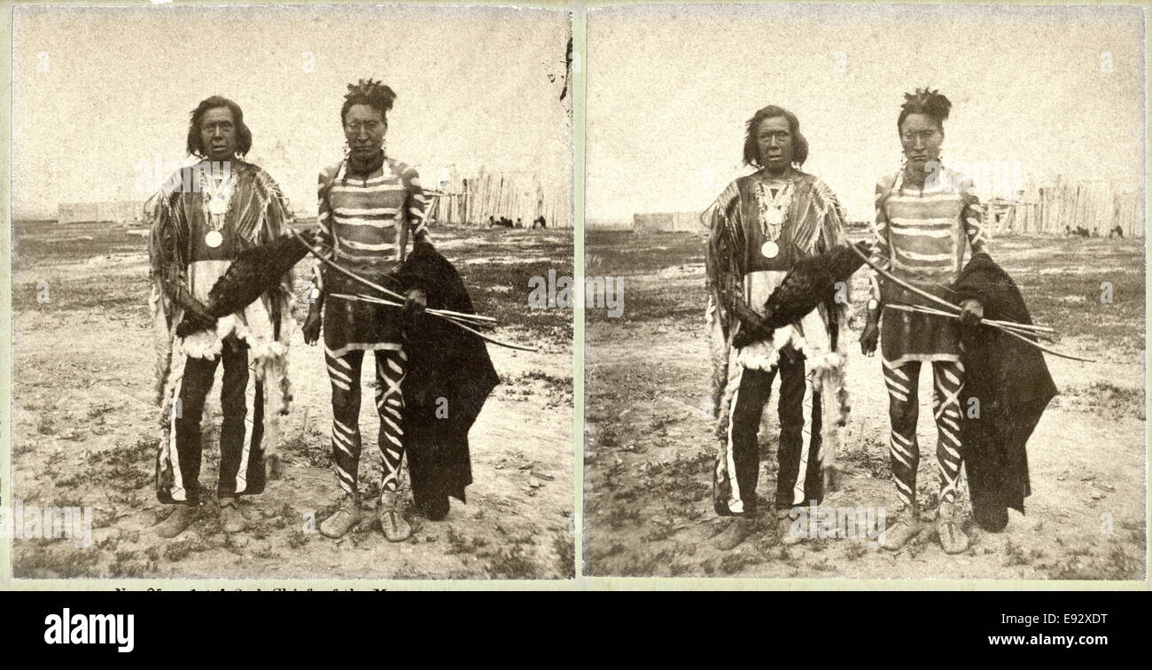 1. und 2. Chief der Mandans, Fort Berthold, Dakota-Territorium, USA, Stereo-Karte, um 1880 Stockfoto