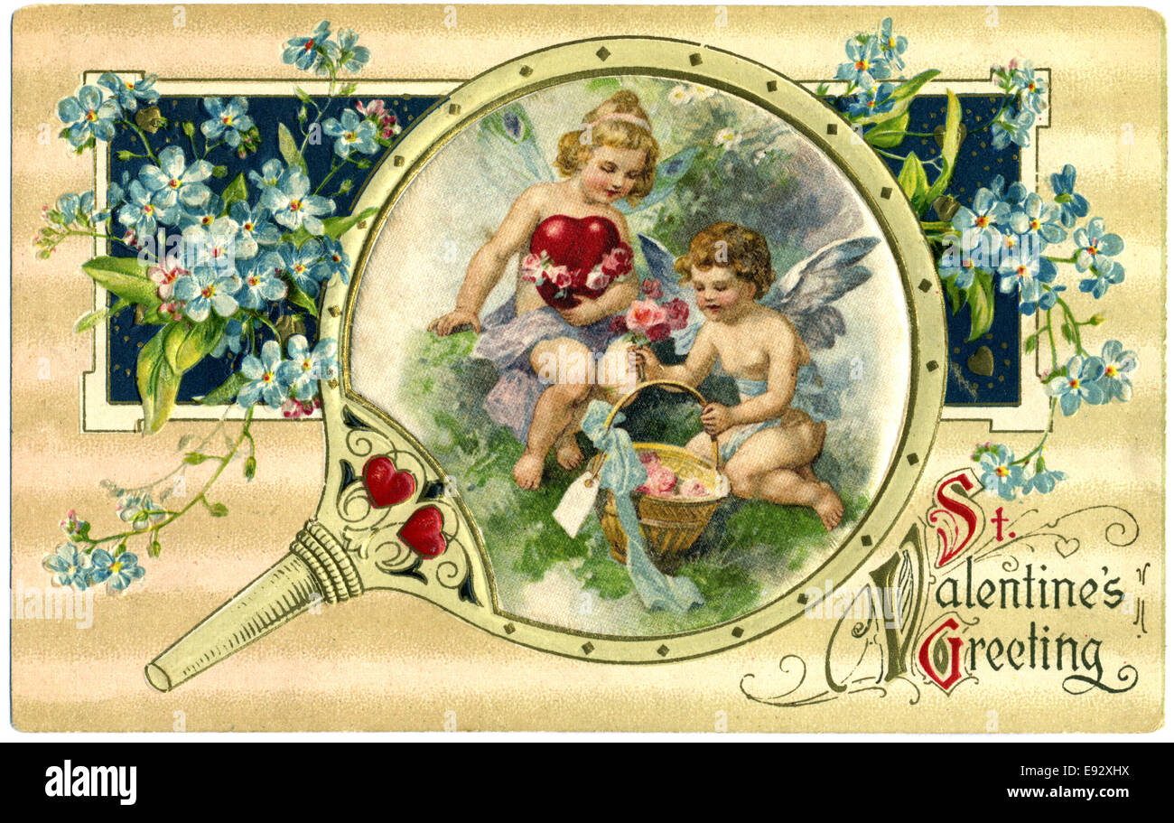 Mädchen hält Herz, Amor mit roten Blüten, umgeben von blauen Blüten, "St. Valentin Gruß", Postkarte, ca. 1912 Stockfoto
