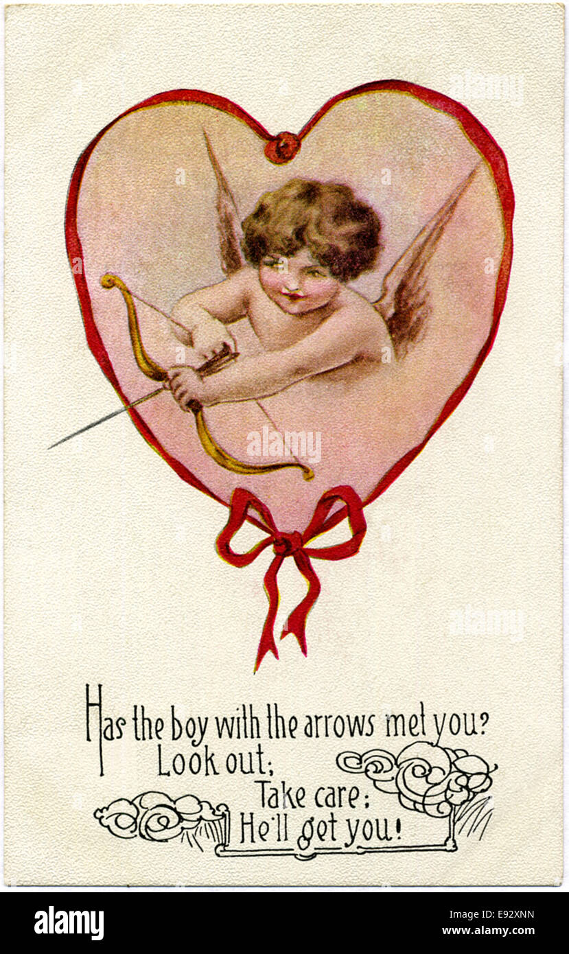Amor mit Bogen & Pfeil im Herzen Frame, Valentine Postkarte, ca. 1912 Stockfoto