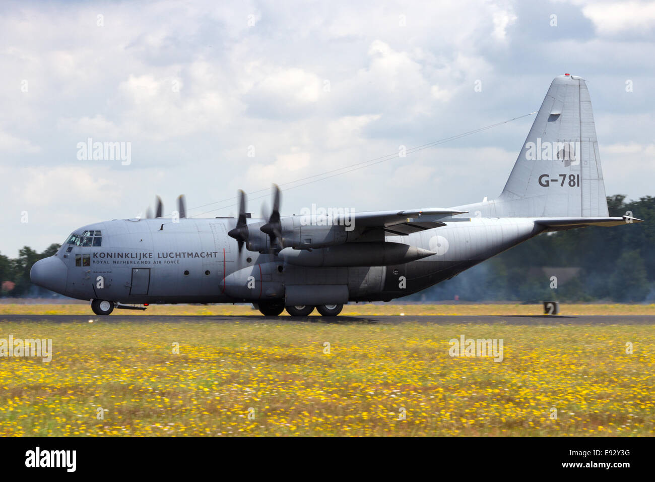 Niederländische Luftwaffe c-130 Hercules landen. Stockfoto