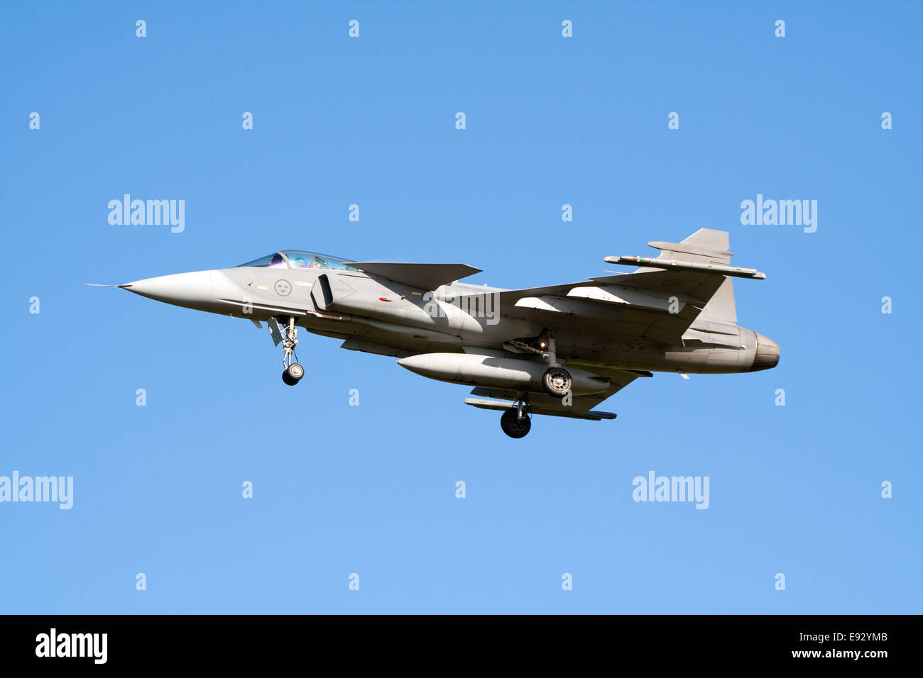 Schwedische Luftwaffe Saab JAS-39 Gripen Landung während der Übung Frisian Flag in Leeuwarden Stockfoto