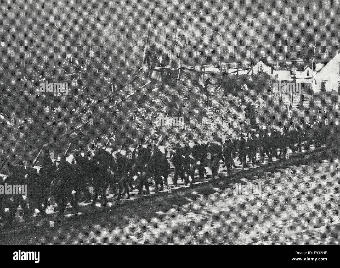 Neger Truppen marschieren in die Stadt aus dem Bahnhof - Wardner Unruhen, Idaho, 1899 Stockfoto