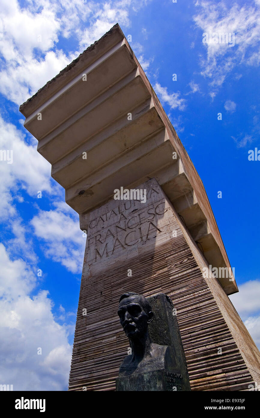 Das Denkmal für Francesc Macià ist eine Skulptur von Josep Maria Subirachs aus dem Jahr 1991. Es liegt an der Plaza de Catalunya in Barcelona Stockfoto
