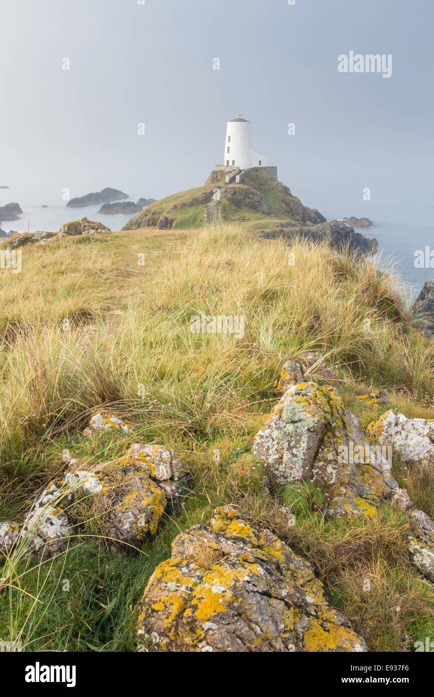 Der alte Leuchtturm, Ynys Llanddwyn Island, Anglesey, North Wales, UK Stockfoto
