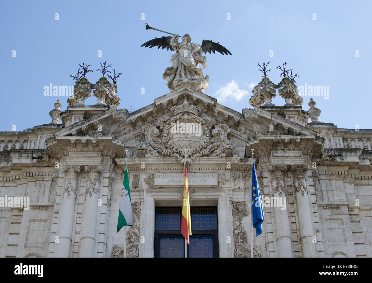 Der königliche Tabakfabrik (Spanisch: Real Fábrica de Tabacos) ist ein Steingebäude aus dem 18. Jahrhundert in Sevilla, Spanien. Stockfoto