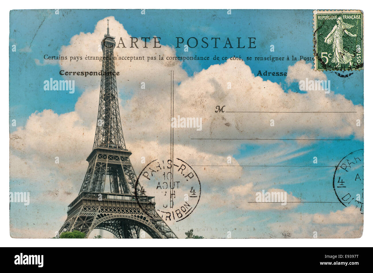 Antike französische Postkarte aus Paris mit Eiffelturm über blauen Himmel Stockfoto