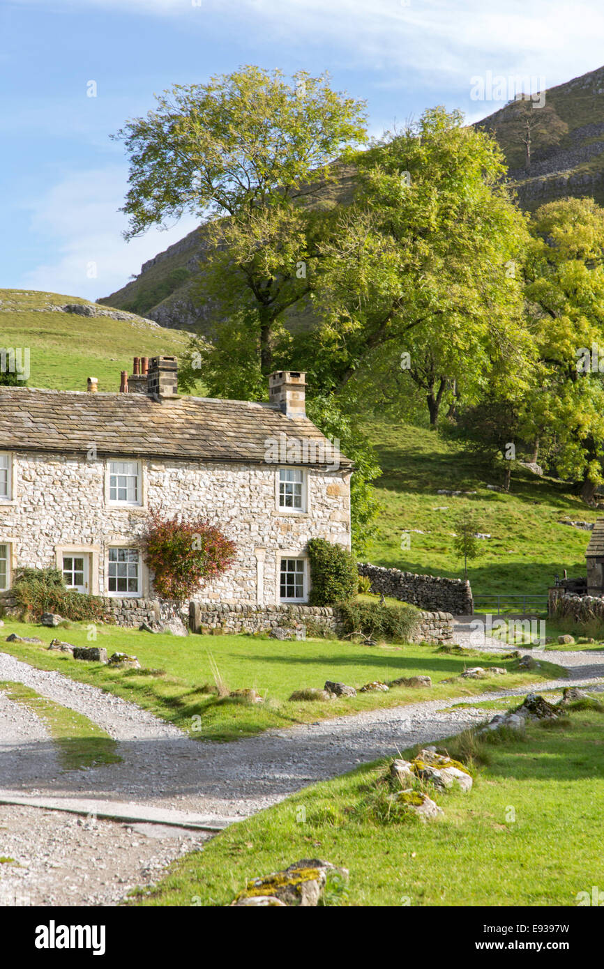 Stein auf dem Bauernhof auf dem Land in den Dales Dorf Conistone nahe Grassington, Upper Wharfedale, North Yorkshire, England, UK Stockfoto