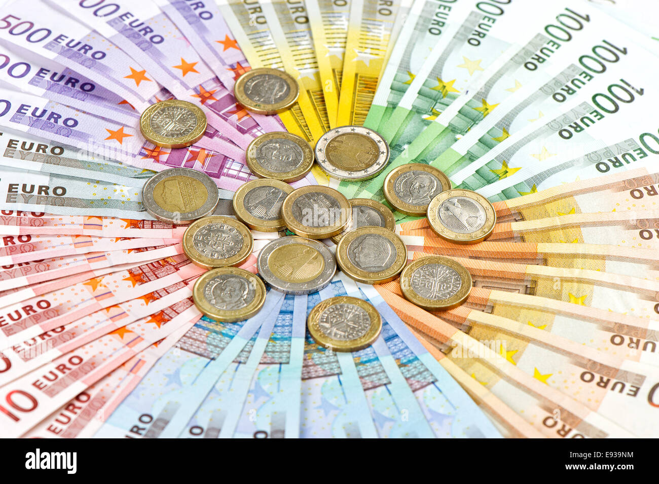 Euro-Münzen und Banknoten. Europäische Währung. Geld-Hintergrund Stockfoto