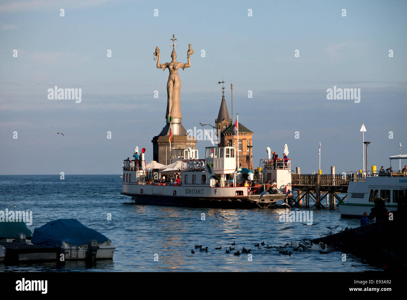 Hafeneinfahrt mit Imperia-Statue, Bodensee, Konstanz, Baden-Württemberg, Deutschland, Europa Stockfoto