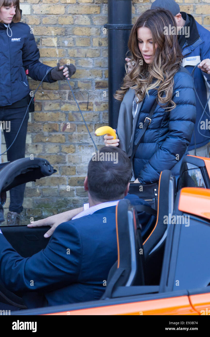 Kate Beckinsale, Terry Jones und Rob Riggle film Szenen für "Absolut nichts" Central London mit: Kate Beckinsale, Rob Riggle Where: London, Vereinigtes Königreich bei: 15. April 2014 Stockfoto