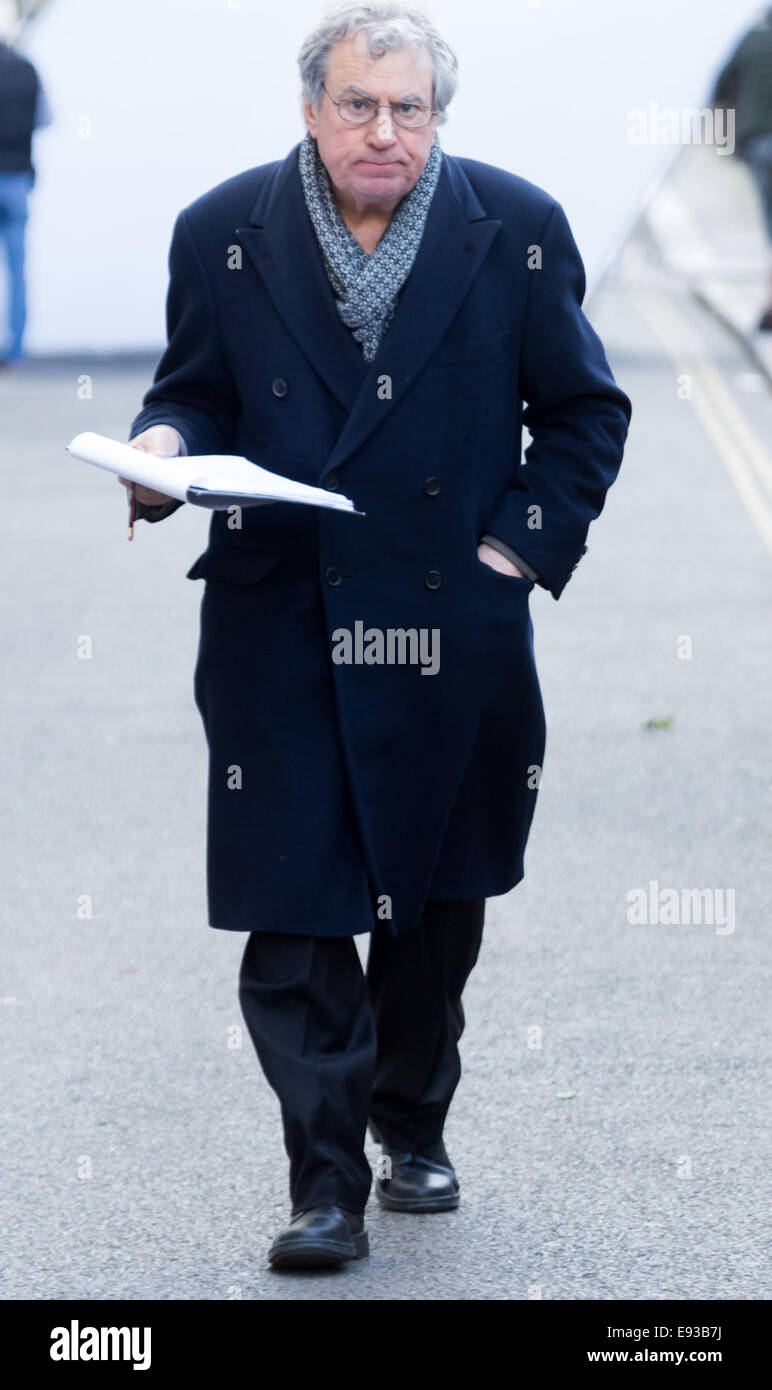 Kate Beckinsale, Terry Jones und Rob Riggle film Szenen für "Absolut nichts" Central London mit: Terry Jones wo: London, Vereinigtes Königreich bei: 15. April 2014 Stockfoto