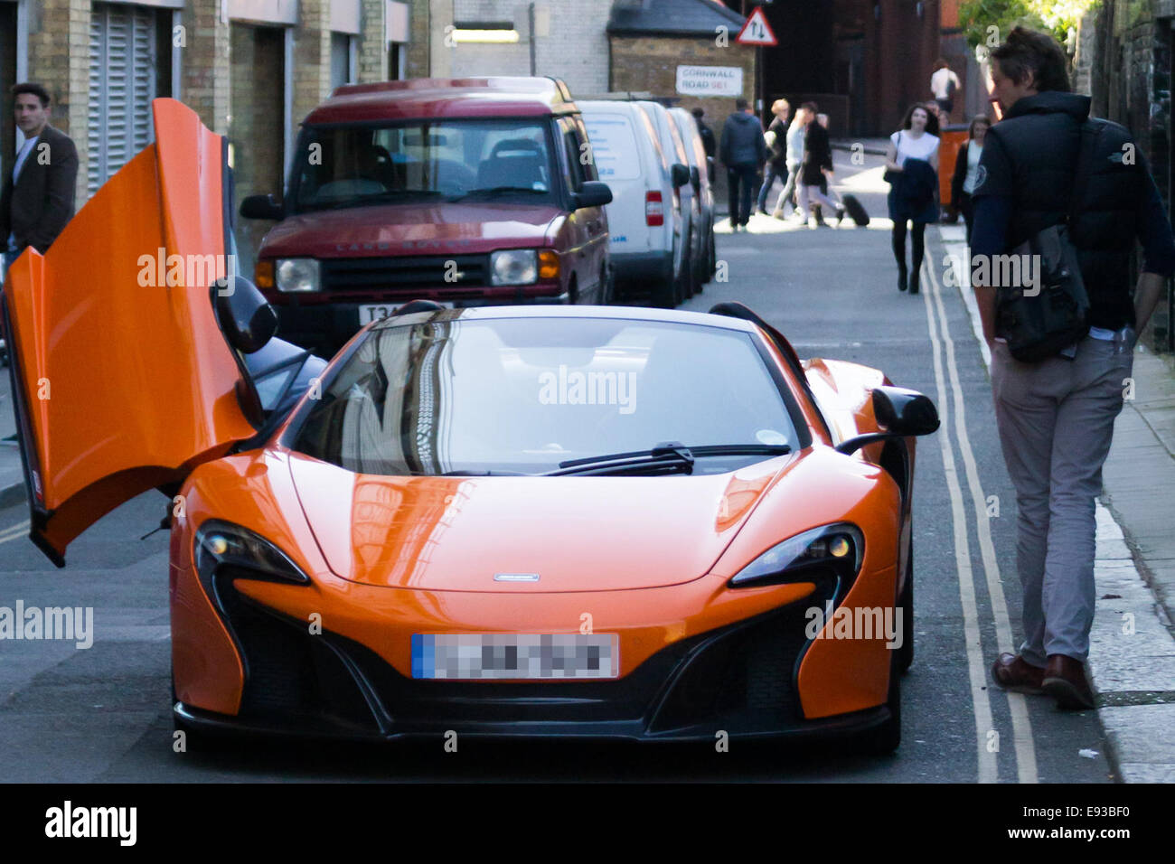Kate Beckinsale, Terry Jones und Rob Riggle film Szenen für "Absolut nichts" Central London mit: Kate Beckinsale Where: London, Vereinigtes Königreich bei: 15. April 2014 Stockfoto