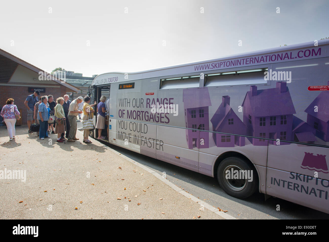 Skipton International Werbung wickeln auf bus Stockfoto