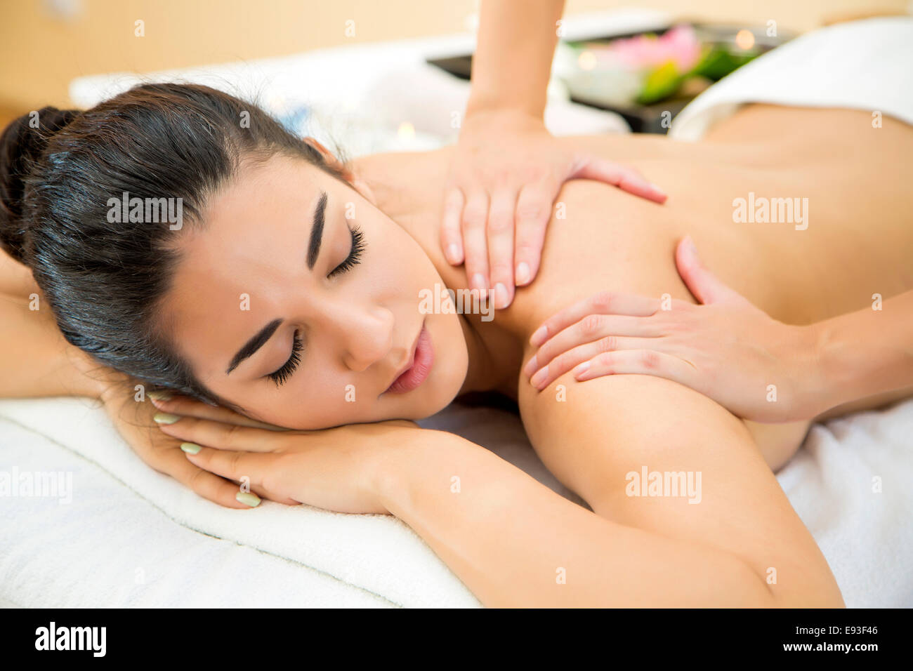 Junge Frau mit einer massage Stockfoto