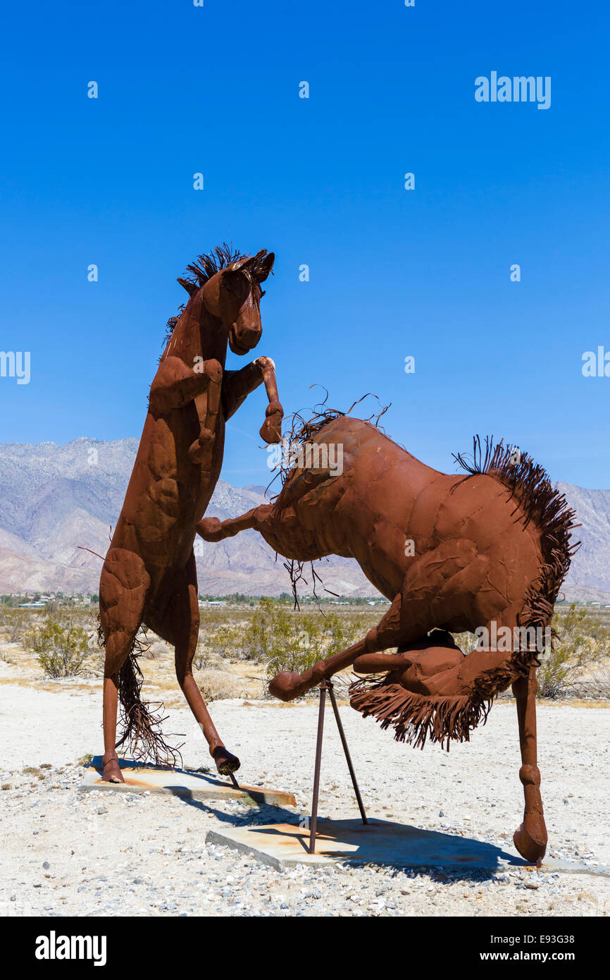 Metall-Skulpturen in der Wüste außerhalb Borrego Springs, Anza-Borrego Desert State Park, Kalifornien, USA Stockfoto
