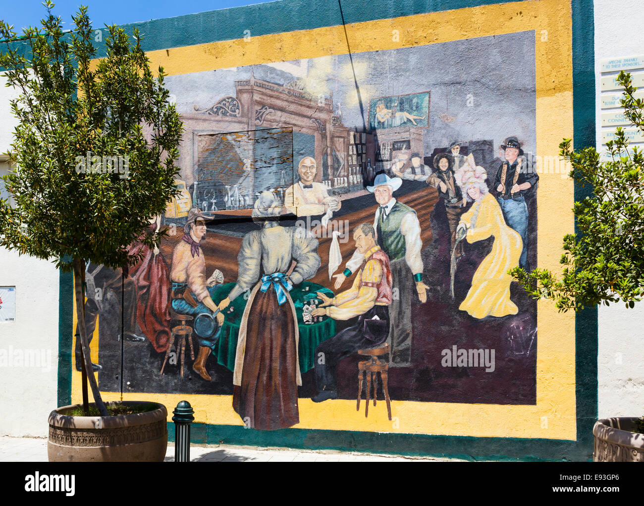 Wandbild an der Wall Street in der Innenstadt von Bakersfield, Kern County, Kalifornien, USA Stockfoto