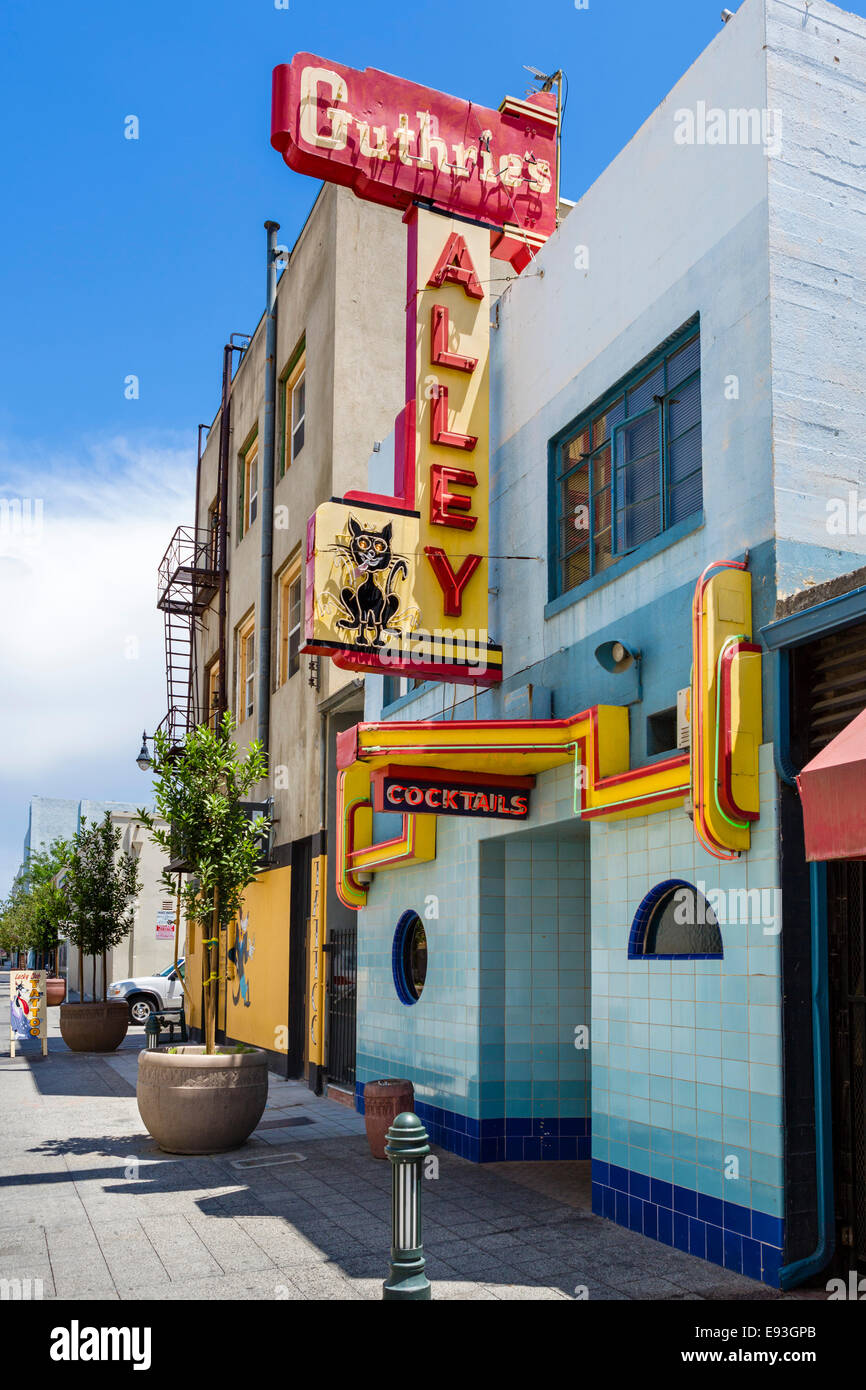 Guthrie es Alley Cat Bar an der Wall Street in der Innenstadt von Bakersfield, Kern County, Kalifornien, USA Stockfoto