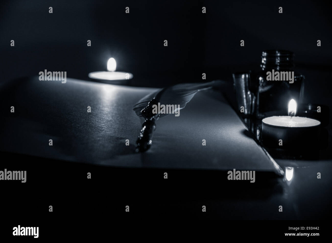 Kerzenlicht im Dunkeln Stockfoto