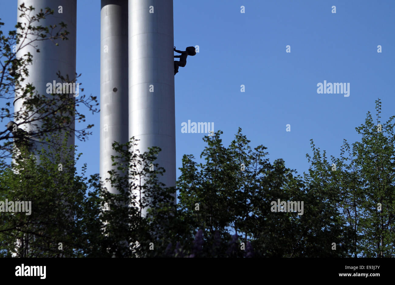 David Černý Miminka Babys klettert Žižkov Fernsehturm in Prag, Tschechische Republik Stockfoto