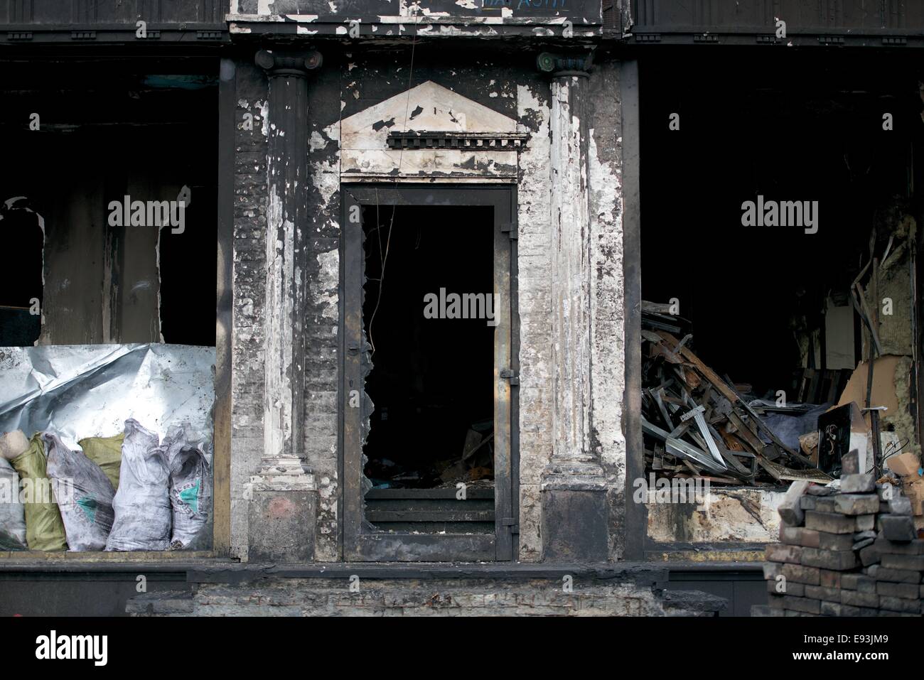A ausgebrannt Ladenfront in Kiew nach den gewalttätigen Protesten Stockfoto