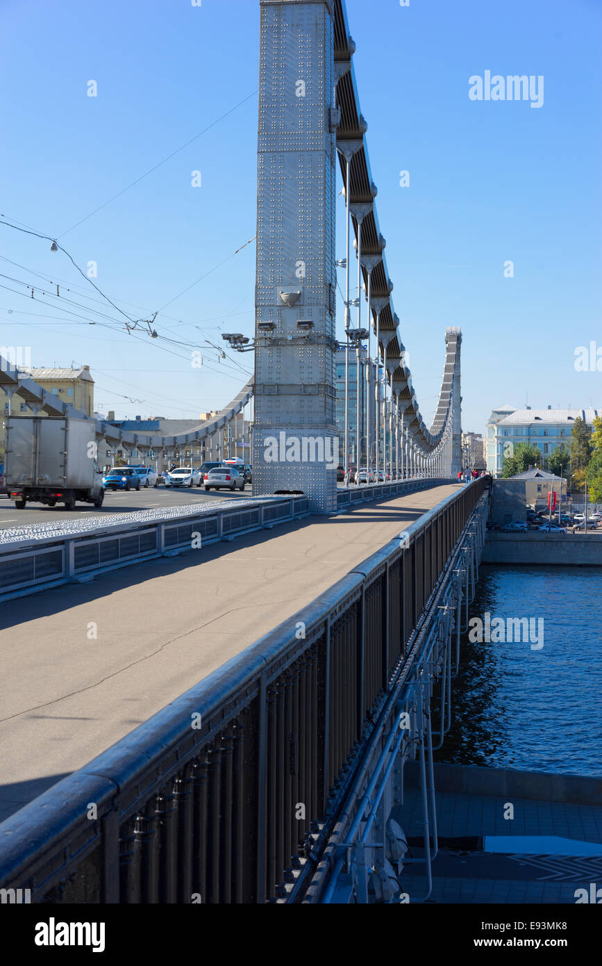 Stahlbrücke Arcross Fluss in der Großstadt Stockfoto