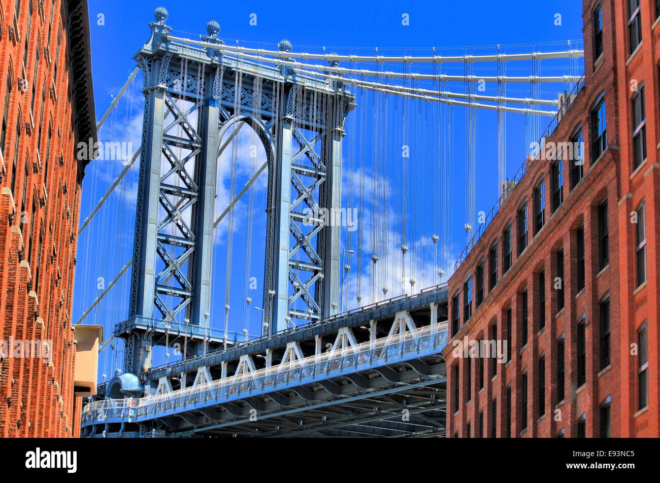 HDR-Blick auf Manhattan Bridge Tower Blick aus Washington St, New York City, USA Stockfoto