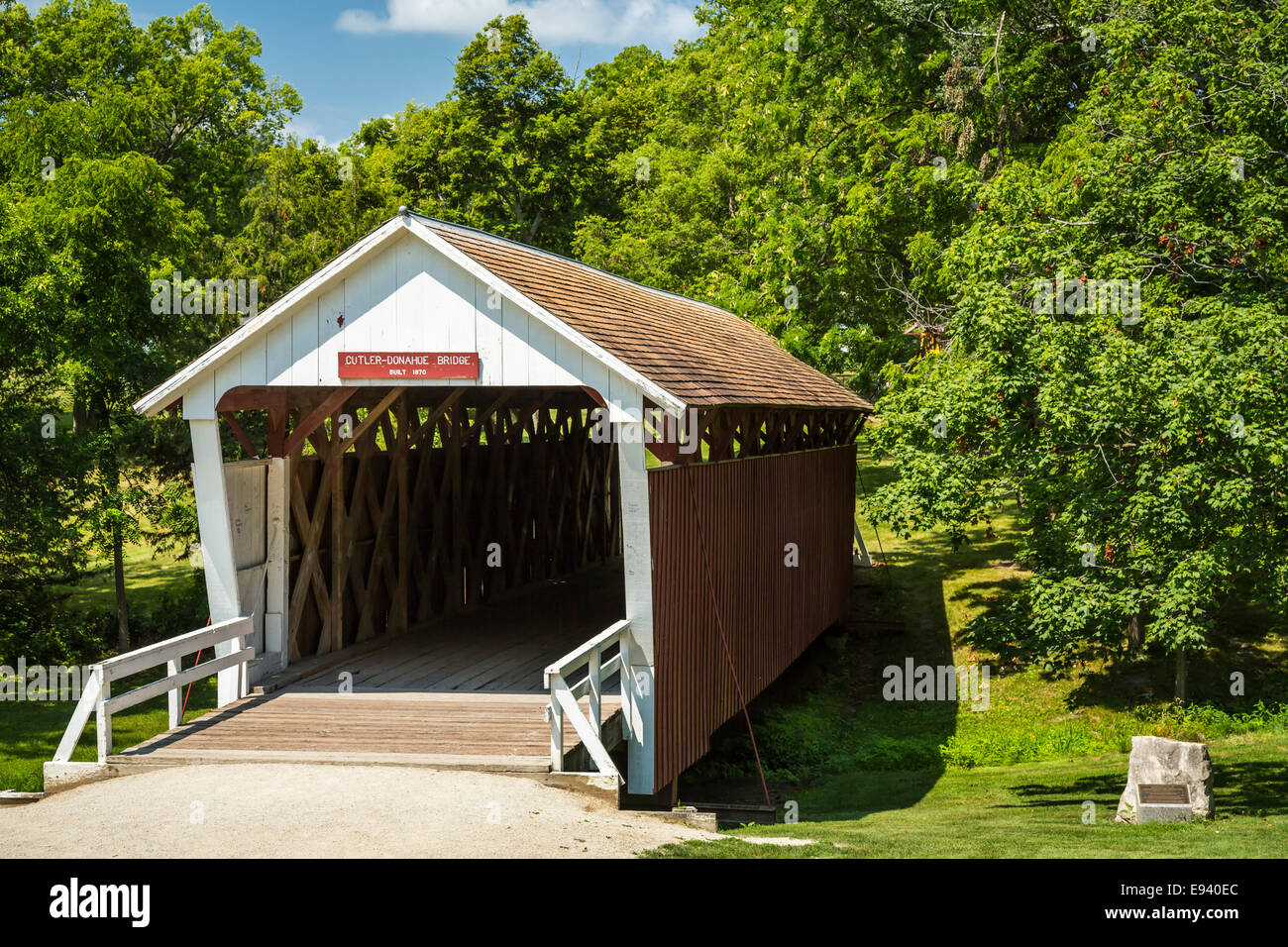 Die Cutler-Donahue Covered Bridge im Stadtpark Winterset, Iowa, USA. Stockfoto
