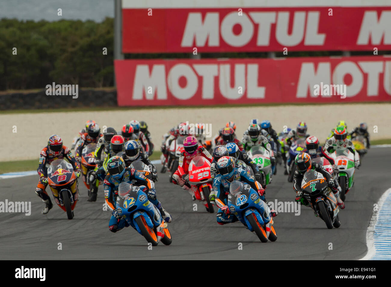 Phillip Island, Victoria, Australien. Sonntag, 19. Oktober 2014. Das gesamte Moto3-Feld während der ersten Runde die Tissot Australian Motorcycle Grand Prix erobert. Bildnachweis: Russell Hunter/Alamy Live-Nachrichten Stockfoto