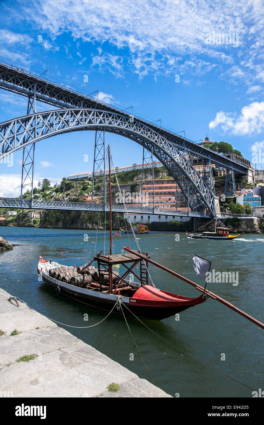 Portugal, Porto - Blick über den Douro Fluss und Don Luis ich überbrücken Stockfoto
