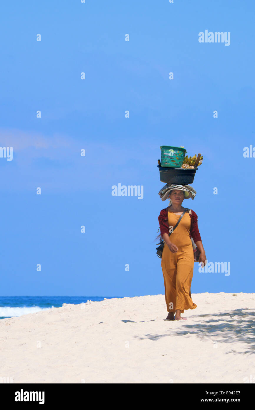 Weiblichen Strand Obst Verkäufer Gili Meno Lombok Indonesien Stockfoto